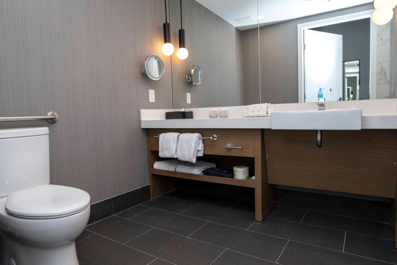 Sandman Signature Sherwood Park Hotel Экстерьер фото