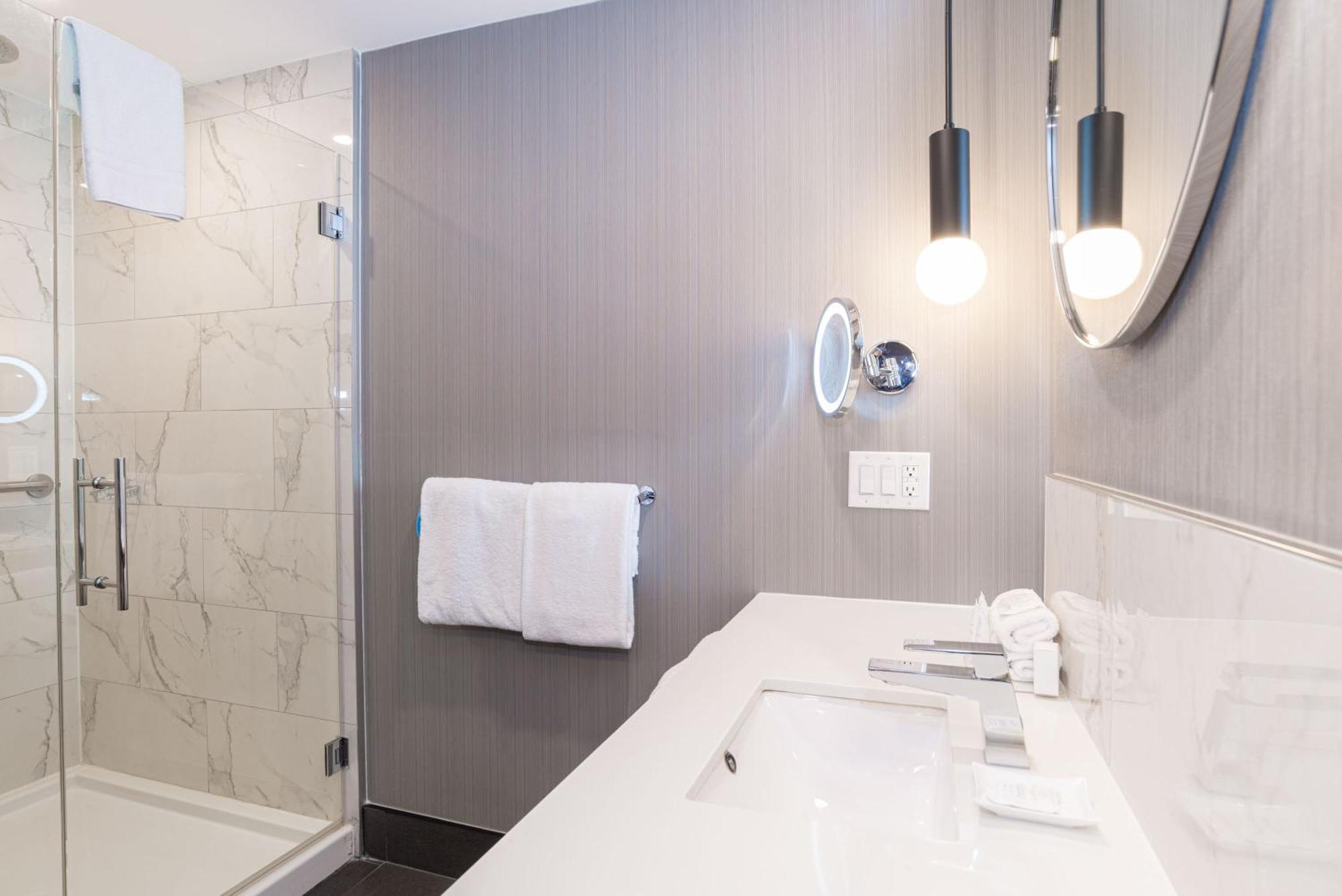 Sandman Signature Sherwood Park Hotel Экстерьер фото