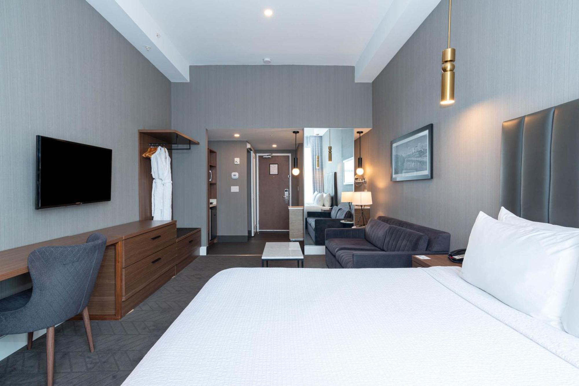 Sandman Signature Sherwood Park Hotel Экстерьер фото
