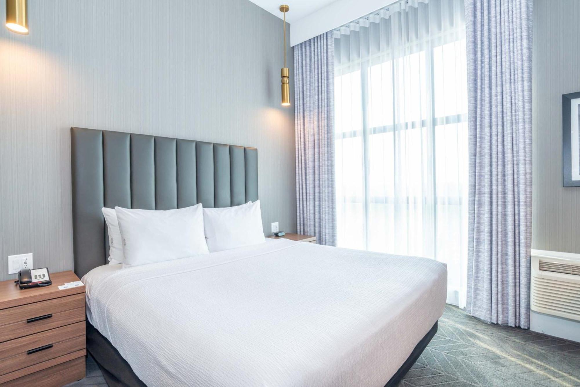 Sandman Signature Sherwood Park Hotel Экстерьер фото