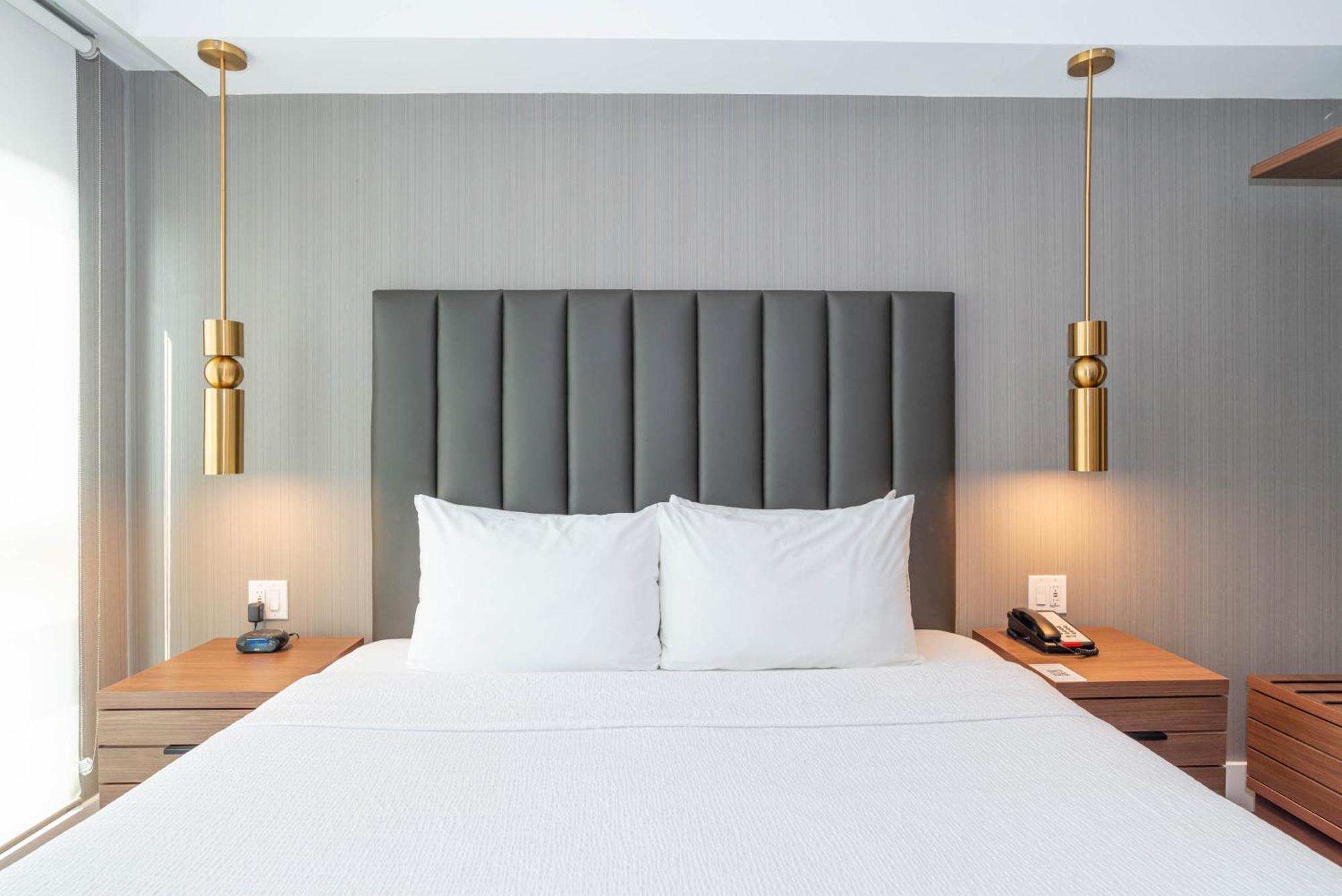 Sandman Signature Sherwood Park Hotel Экстерьер фото