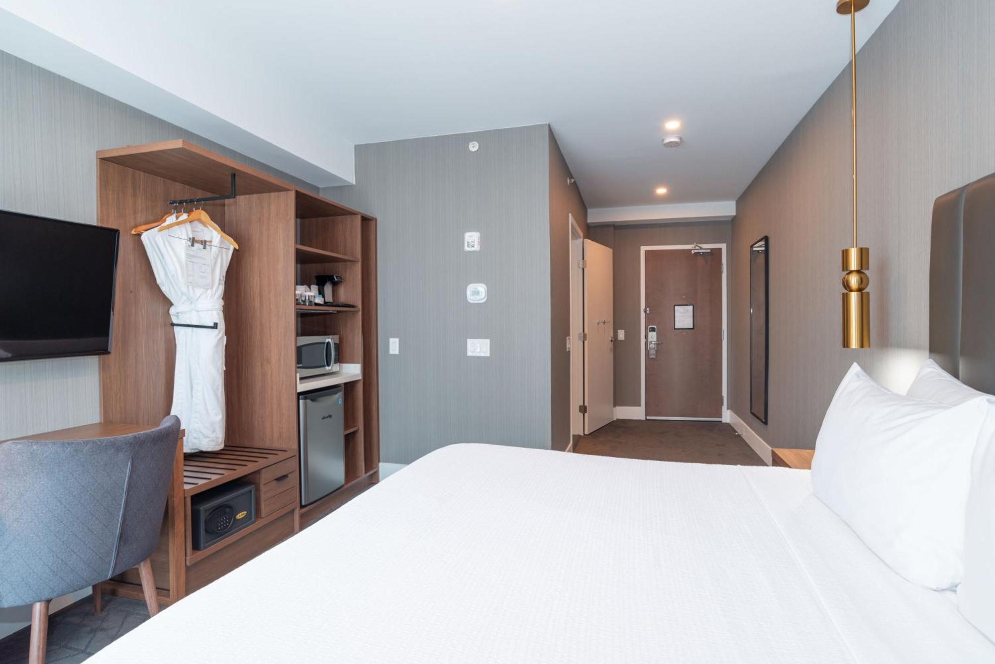 Sandman Signature Sherwood Park Hotel Экстерьер фото