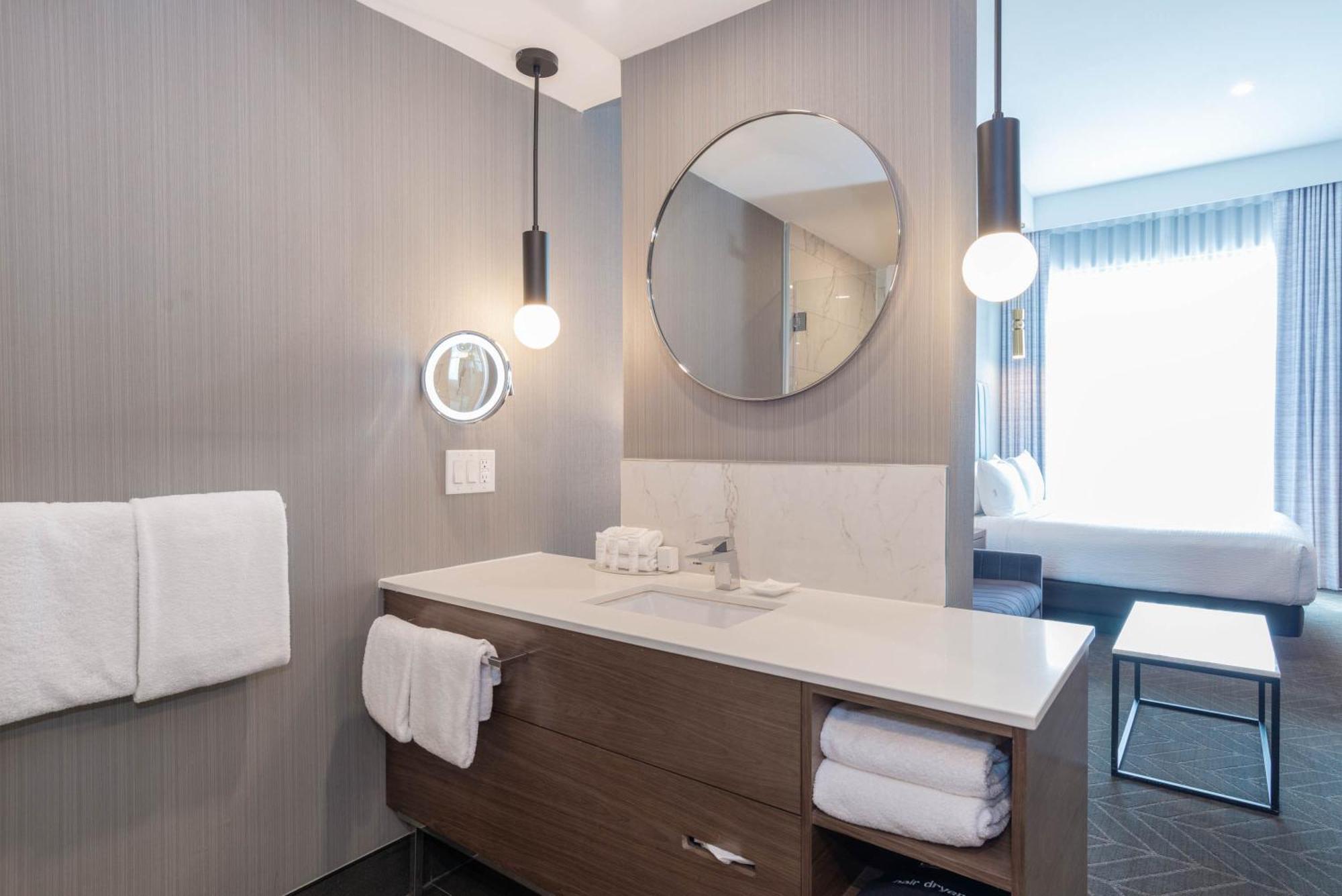 Sandman Signature Sherwood Park Hotel Экстерьер фото