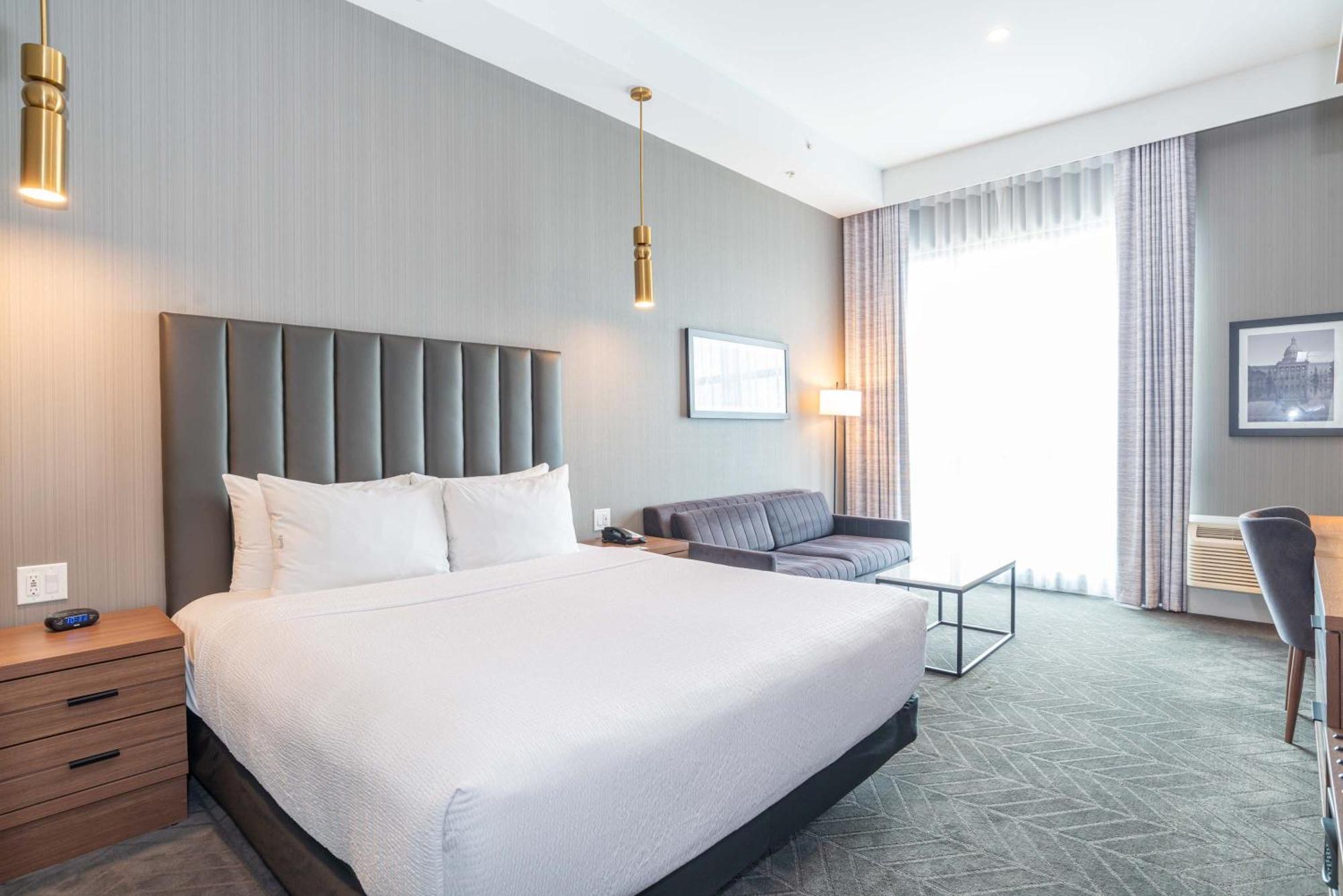 Sandman Signature Sherwood Park Hotel Экстерьер фото
