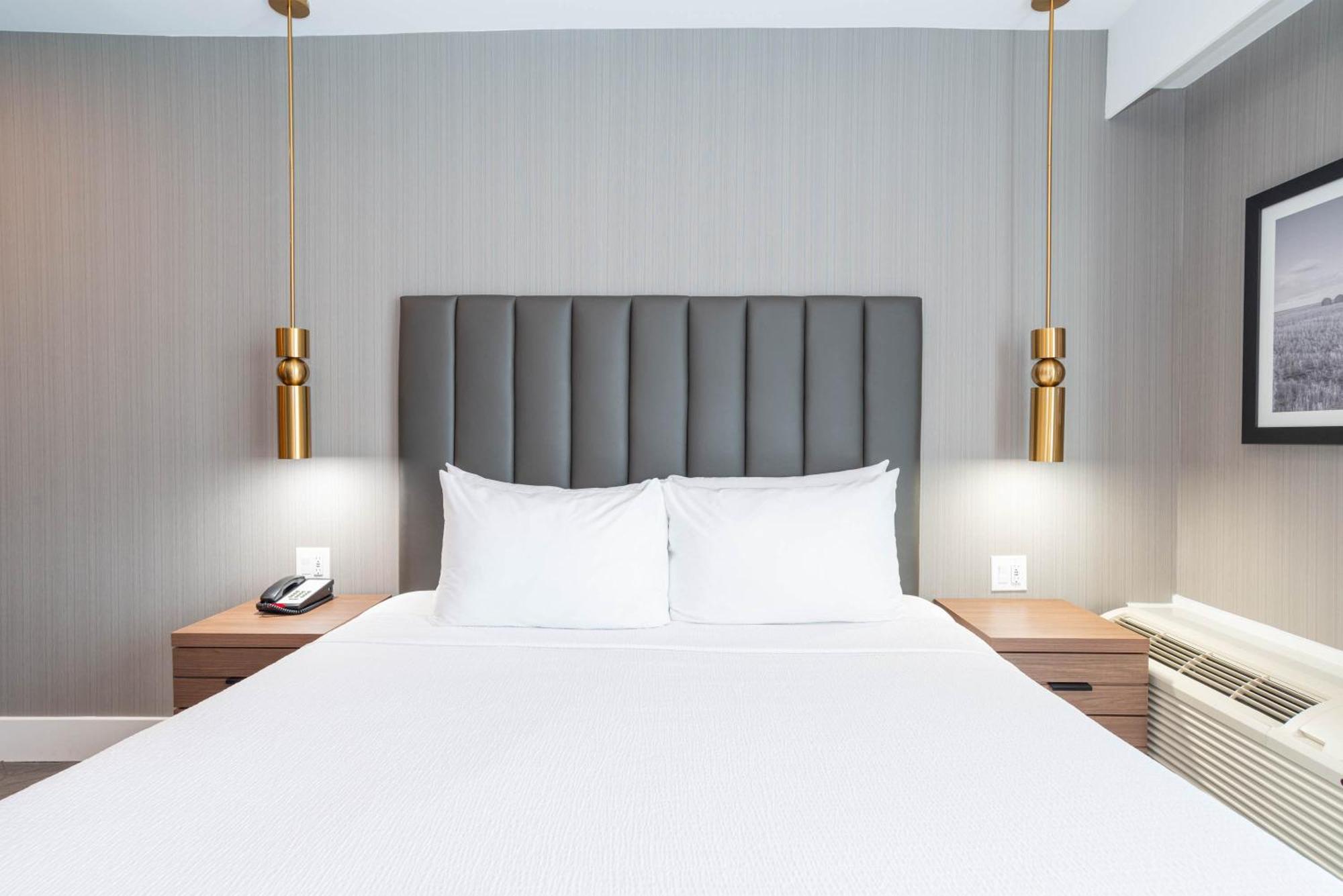 Sandman Signature Sherwood Park Hotel Экстерьер фото