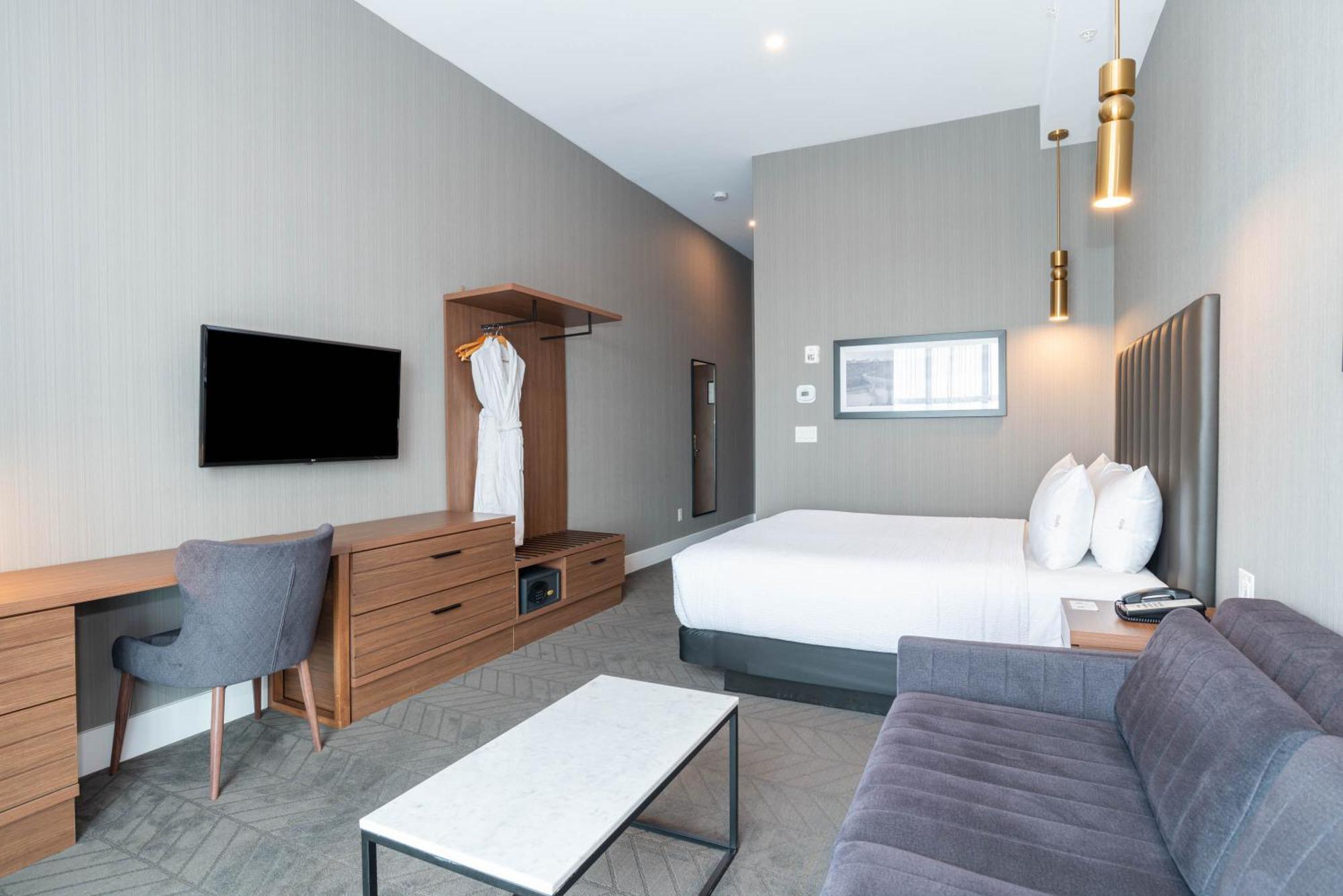 Sandman Signature Sherwood Park Hotel Экстерьер фото