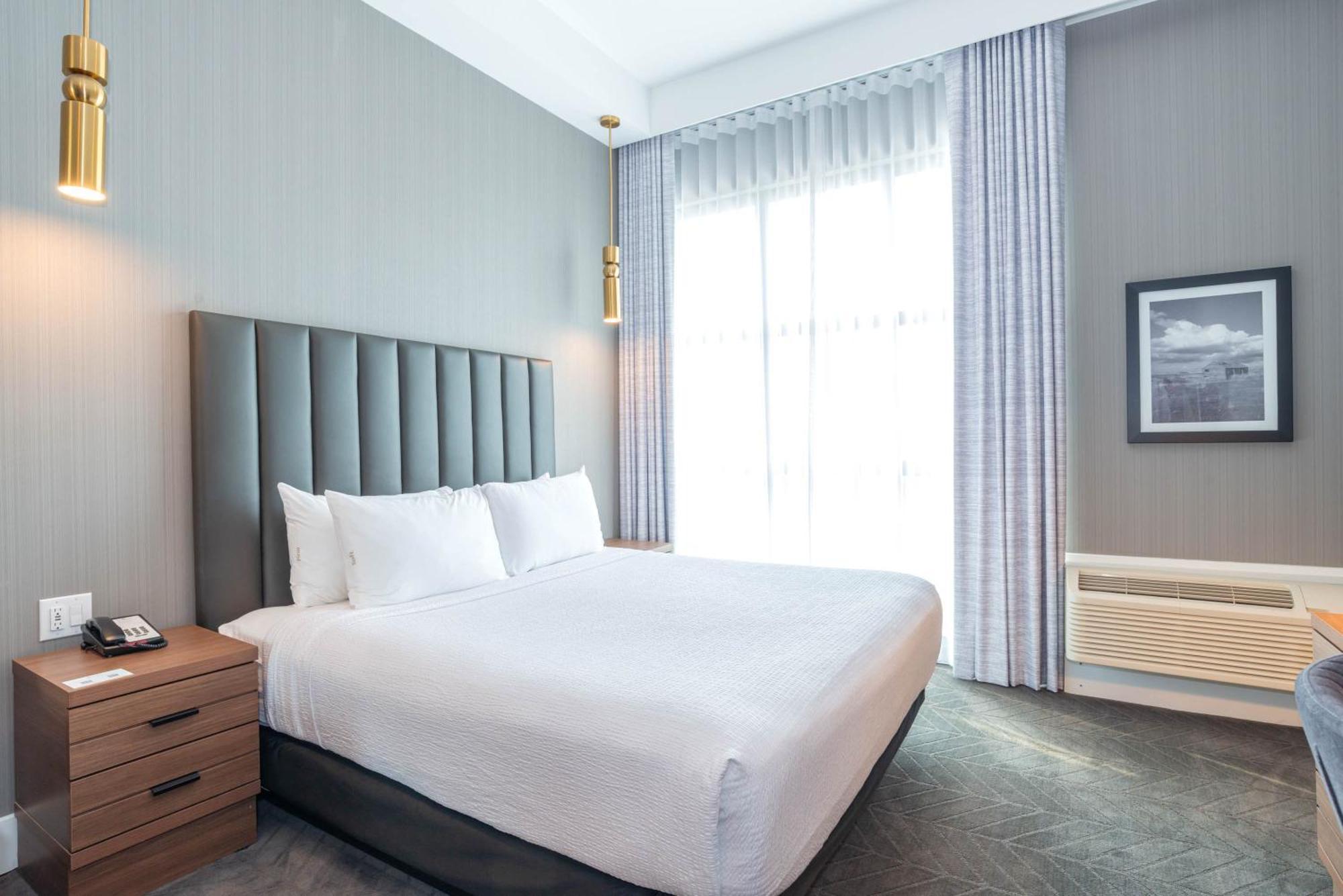 Sandman Signature Sherwood Park Hotel Экстерьер фото