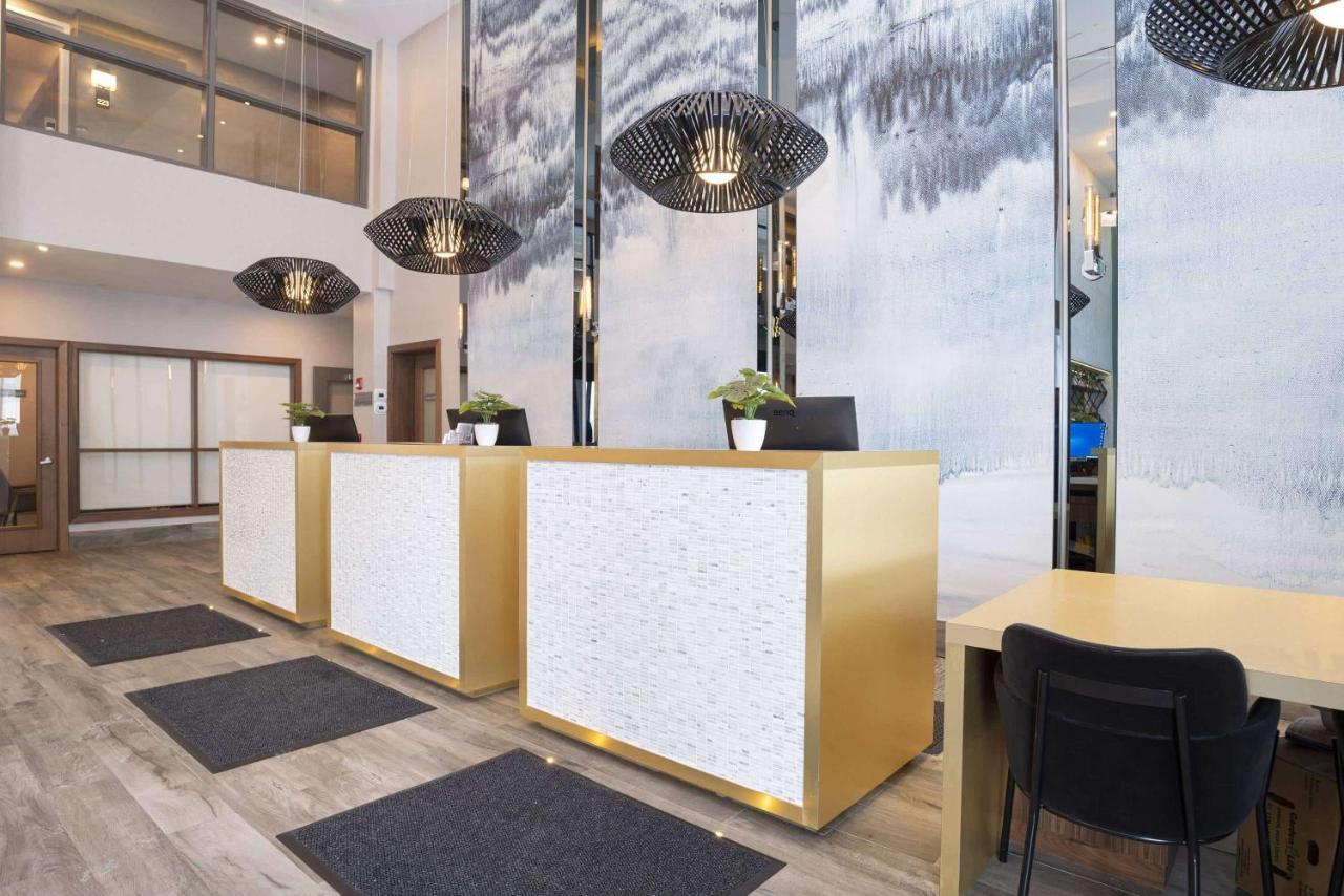 Sandman Signature Sherwood Park Hotel Экстерьер фото